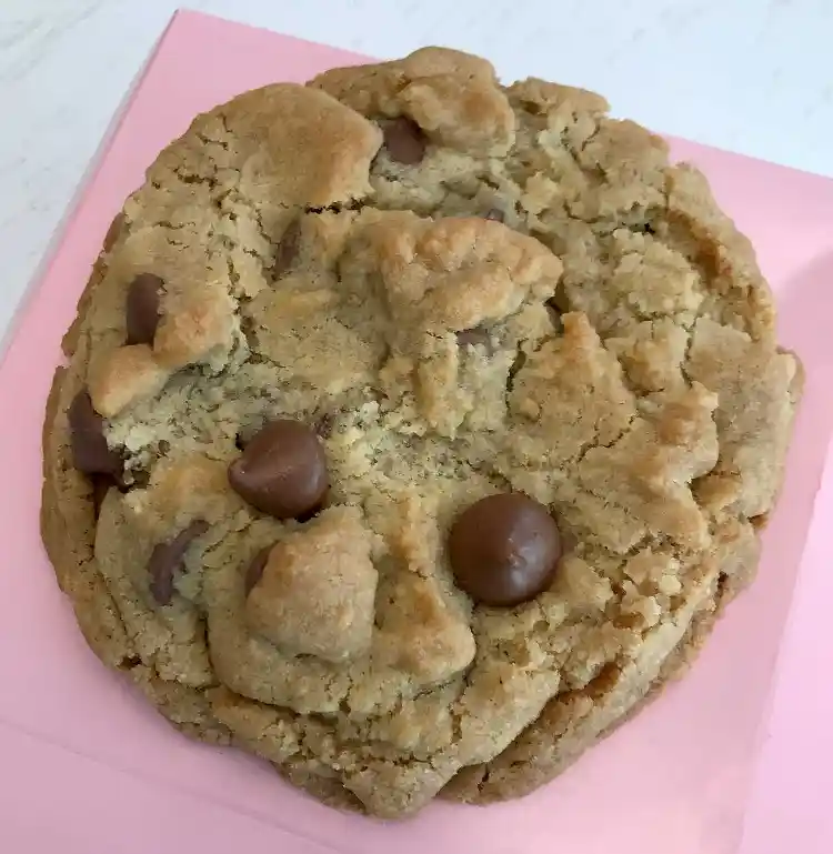 crumbl-milk-chocolate-chip-cookie